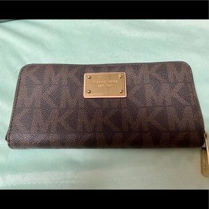 Michael Kors Jet Set Travel Continental Wallet